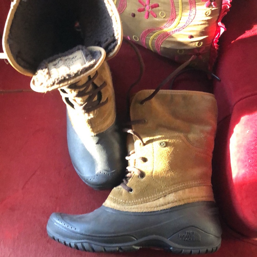 Northface women’s waterproof insulated winter boots